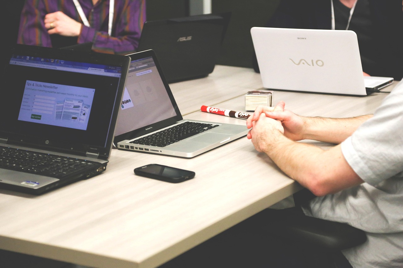 Laptops, meeting, businessmen — How Eat and Run Police Help Prevent Online Scam Losses
